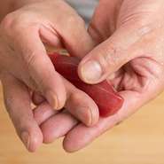 お客様に快適にお過ごし頂ける様、おもてなしをさせて頂きます。多彩な旬の魚介類を味わいながら、心ゆくまでお寛ぎ下さいませ。