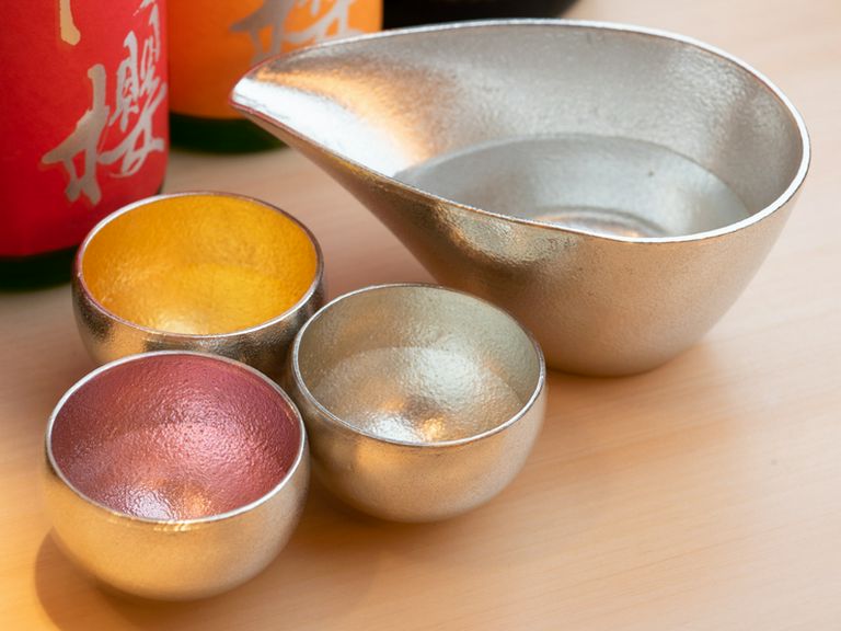 使用している器からも季節を感じられるように