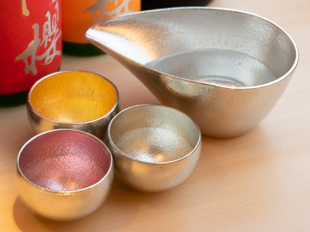 使用している器からも季節を感じられるように