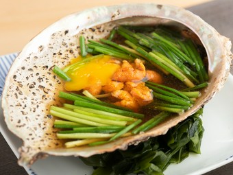 酒の肴、食を進めていく一皿に最適『鮑の肝　殻焼』