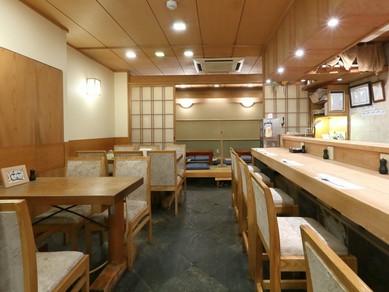 洗練された空間で、食事や会話を心ゆくまで堪能