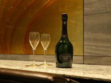 ソムリエが厳選した世界のワインを堪能