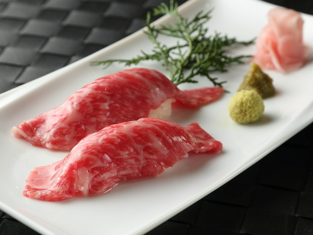 幻の牛を贅沢に食す『松阪市美濃田町産「松阪牛」のあぶり寿司』