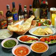 種類豊富に揃うインド・ネパール料理の中でも、カレーはもちろん、専用の窯を使い炭火で焼き上げる「焼き料理」も外せません。本場から仕入れたスパイスを活かした、経験豊かなシェフならではの味を堪能してみて。