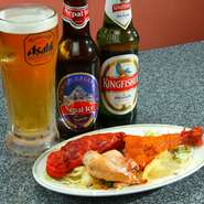 タンドリーチキンやシシカバブなどの焼き料理とビールのセットです。特注の窯を使用し炭火で焼き上げた本場の味わいは、スパイシー且つジューシー。ビールは、インド・ネパール・生ビール・コロナから選べます。