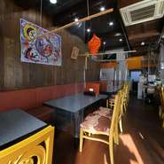 明るく開放感あふれる店内は、スタッフの細やかなおもてなしが行き届いた心地よい空間。種類豊富なメニューが揃うので、訪れるたびにワクワクするお店です。