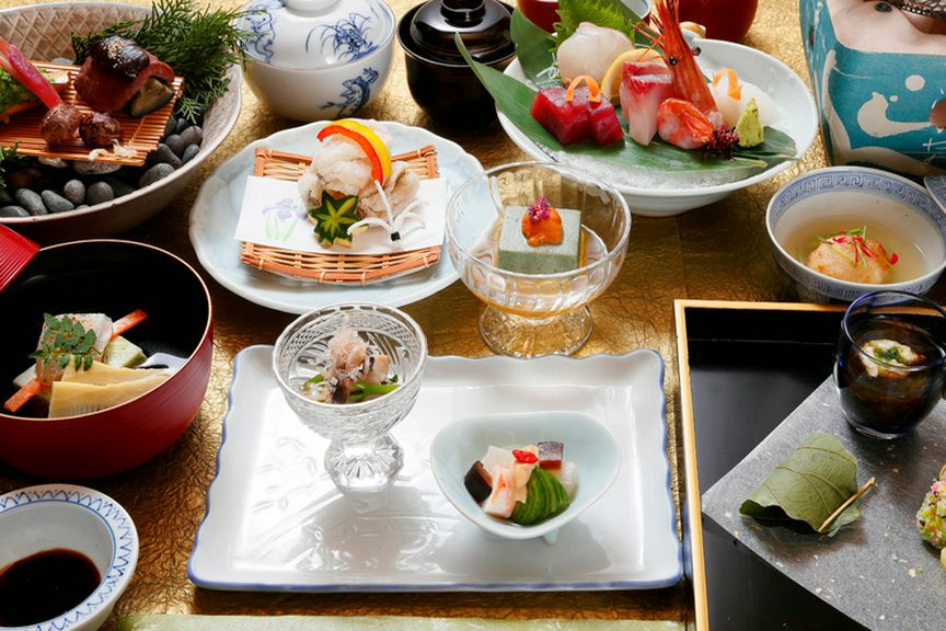 江戸時代より伝わる食器で晴れの日を演出
