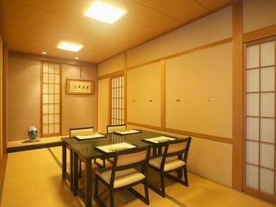 完全個室で周りを気にせずお食事いただけます