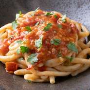 ～シエナ名物、うどんのような手打ちパスタ～もちもち感強く、満足いただける一品です。