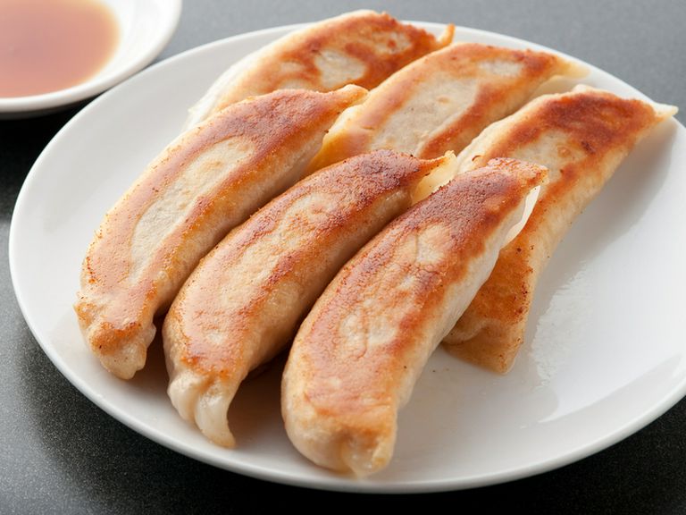 創業当時から変わらぬ味。肉汁が溢れる『焼き餃子　4ps／6ps』