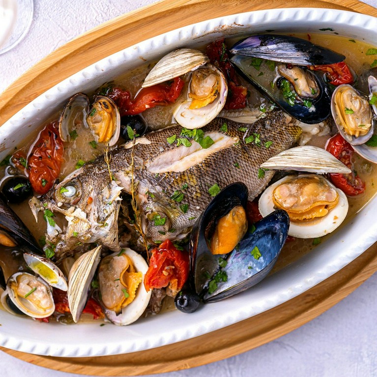 豊洲直送の旬の野菜や魚介の素材を活かしたメニュー