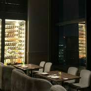 ３６階からの眺望をお楽しみいただける半個室を２室ご用意しております。
ビジネスや、大切な方々との会食などにご利用ください。