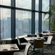 オシャレな雰囲気の店内はデートやディナーでのご利用にも最適です