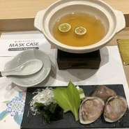 蛤、鱧、松茸、金目鯛、鰤　など季節ごとに様々な食材を美味しいお出汁でどうぞ！