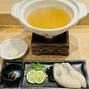 鮨うら山自慢の出汁で頂く季節鍋。
蛤・鱧・金目鯛・鰤・牡蠣まなど季節ごとに様々な食材を美味しいお出汁でどうぞ