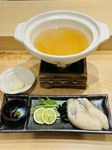 鮨うら山自慢の出汁で頂く季節鍋。
蛤・鱧・金目鯛・鰤・牡蠣まなど季節ごとに様々な食材を美味しいお出汁でどうぞ