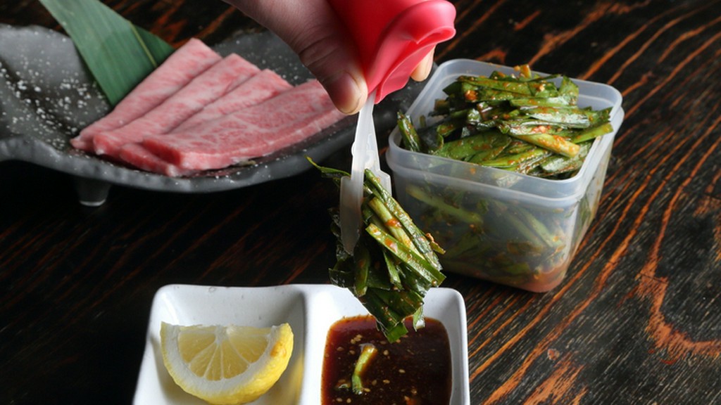 厚みを選べる肉カットや手づくりのお通しなど、店の本気が伺える