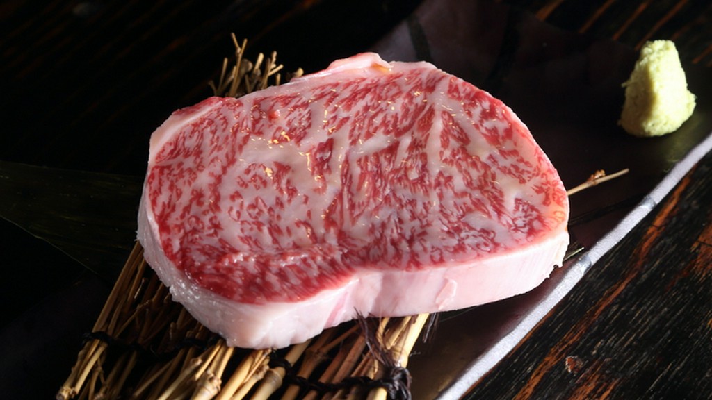 最高級部位のリブロースを厚切りで。この瞬間の満足感を！『リブ芯ステーキ』