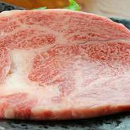 お肉屋は仕入れが命。だからこそ常に厳しい目利きを持ち、絶対の自信を持ってご提供しております。