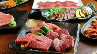 お肉は全てオーダー後、手切りでカット。その為当店では“赤身肉”のカット幅を自由にお選びいただく事が可能！ご希望の方は、是非肉の厚さをお伝えください。