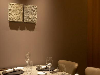 落ち着いたテーブル席