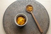 香川県産金時人参のムース　北海道産雲丹　コンソメジュレ　クミンサブレ