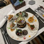 毎日中央市場で仕入れた新鮮な食材で仕立てる、お料理の数々。