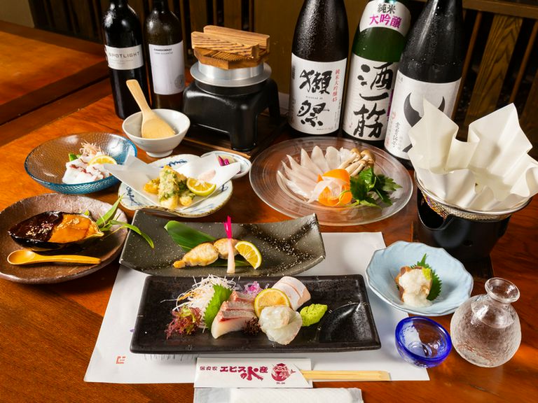 季節のお鍋に刺身、焼き魚、一品料理、釜めしなど全9品が彩り豊かに『エビス水産 お手軽 会席コース』