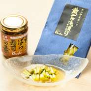 フレンチやイタリアンでも使われる「黄ニラ」は岡山県の特産品。創作和食として店内でも食べられますが、そのオリジナリティはTVショッピングなどの通販でも入手可能。創作和食の一端を家庭で味わえます。