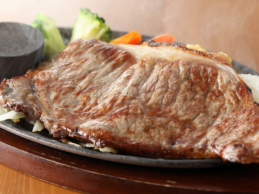 噛めば噛むほど、旨味が広がる『サーロインステーキ』
