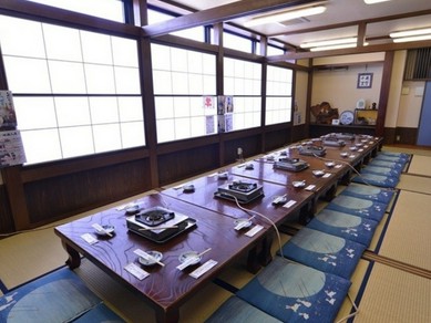 プライベート感覚でくつろげる半個室は宴会にも◎