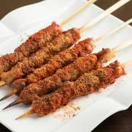 ウィグル地方ならではのラム肉の串焼！ビールがよく進む、常連様からも好評の一品！一本（150円）からご注文できますのでぜひ一度ご賞味下さい。