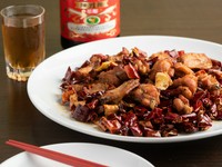 骨付の手羽先の四川風唐辛子炒め