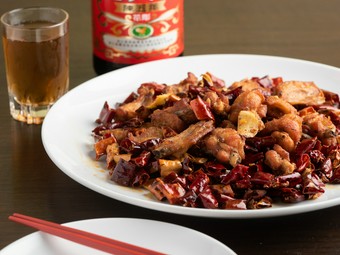 骨付の手羽先の四川風唐辛子炒め