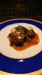和牛の骨で出汁をとり、焼いて脂を抜いたブリスケを和牛の出汁を染み込ませて煮込んだ、手間のかかった1皿