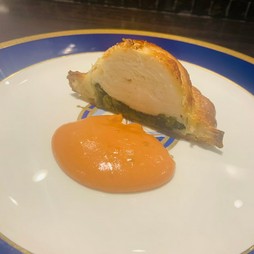 鱸のパイ包み　ソースショロン