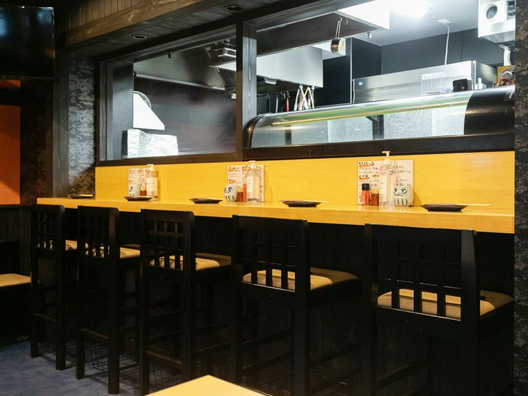 雰囲気のある粋なカウンター席