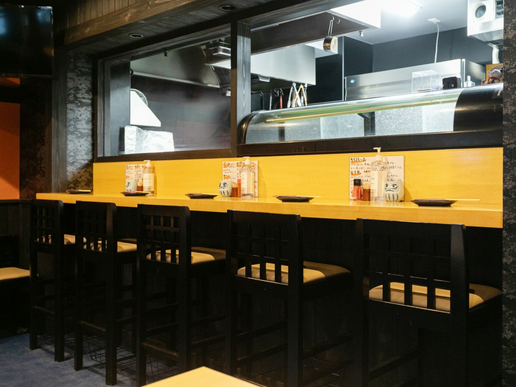 雰囲気のある粋なカウンター席