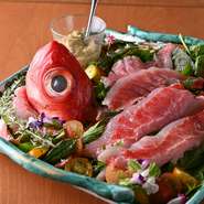 銚子港直送の新鮮な金目鯛と京野菜をたっぷり味わっていただける贅沢な一皿。
カシラやアラで絶品スープや煮付け、パスタをお作りします。