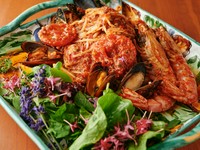 魚介は季節によって変わります。
その時々で1番美味しい食材を入れてお作りしています。