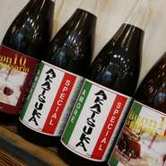 AKATSUKAの料理に合うオリジナルラベルの辛口ワイン。
1800ml 赤、白ございます。
お土産、贈り物にも人気です。
