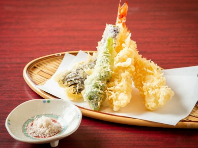 素材本来の風味や食感を引き出した、サクッと軽やかな『天ぷら』