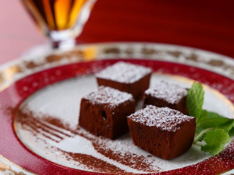 バーならではのお口の愉しみ。ウイスキーのお供にも最適『生チョコレート』