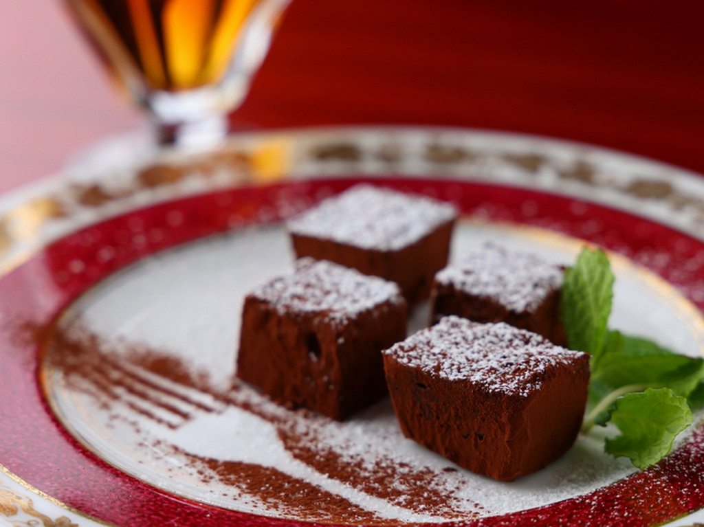 バーならではのお口の愉しみ。ウイスキーのお供にも最適『生チョコレート』