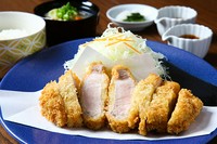 100g　1760円
150g　2200円
200g　2640円
ロース・ご飯・赤だし・きゃべつ・冷奴・香の物