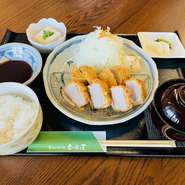 三元豚ひれ110ｇ・味噌だれ・赤だし・キャベツ・冷奴