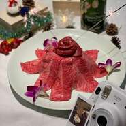 記念日のデートを楽しみたい方に最適です。半個室席は2名様からご利用可能なので、贅を尽くしたコースを味わいながら、ゆったりと二人の時間を満喫できます。