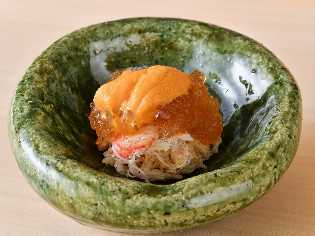 毛ガニのお酢とおだしのジュレ　ウニがけ