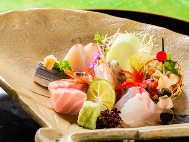 新鮮な魚介のおいしさを心ゆくまで堪能できる『沖魚 6種盛』
