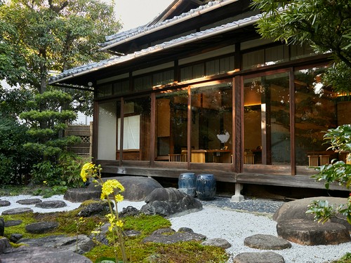 個室から望む120坪の日本庭園